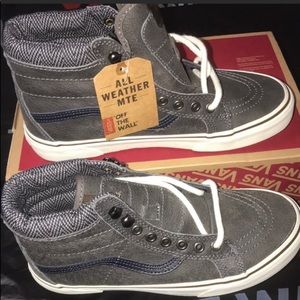 💟ALL WEATHER MTE UA SK8-HI TOP CHARCOAL & WHITE🆕
